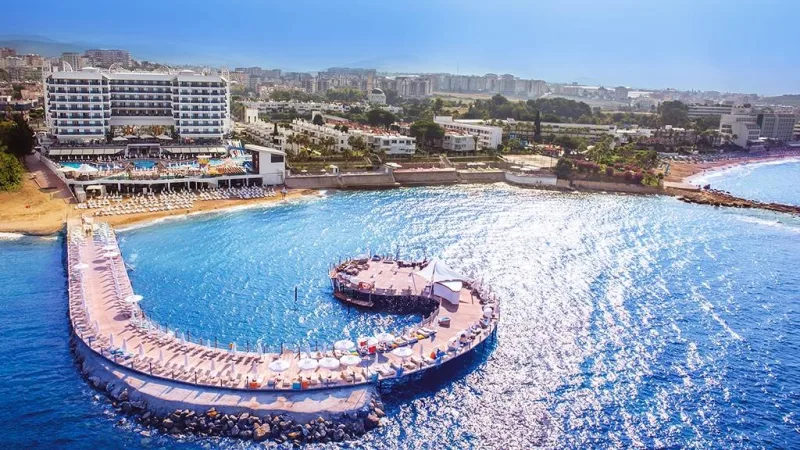 Azura Deluxe Resort és SPA Hotel